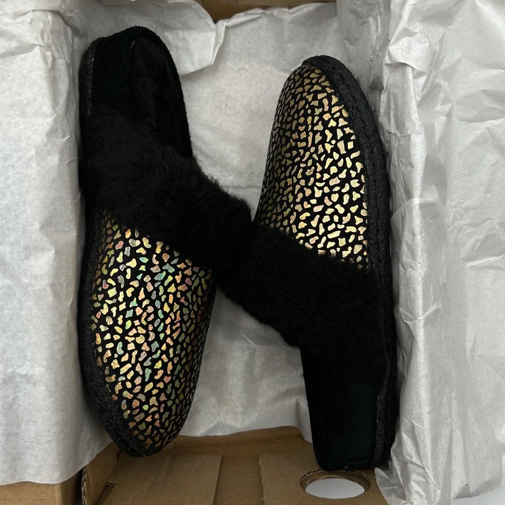 SOREL Nakiska Youth‎ Girls Faux Fur Slippers Size 2 Black Gold Animal Print Warm